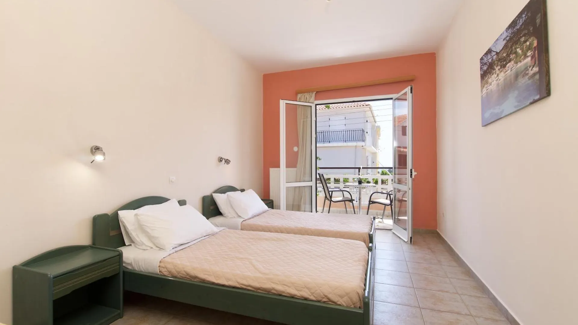 Theodora Studios & Apartments Skala  Grecia