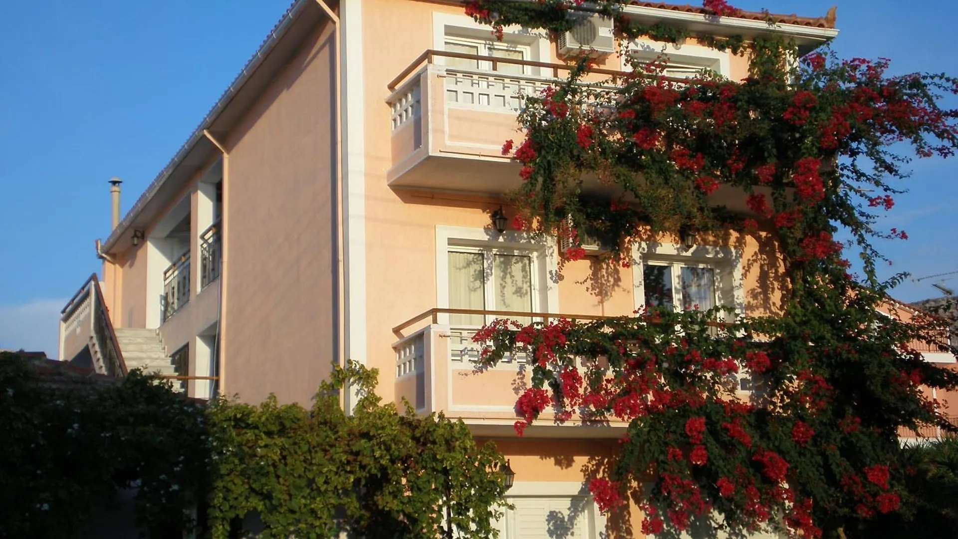 Theodora Studios & Apartments Skala