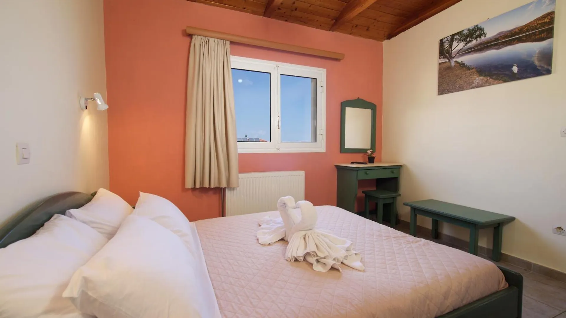 Theodora Studios & Apartments Skala  Grecia