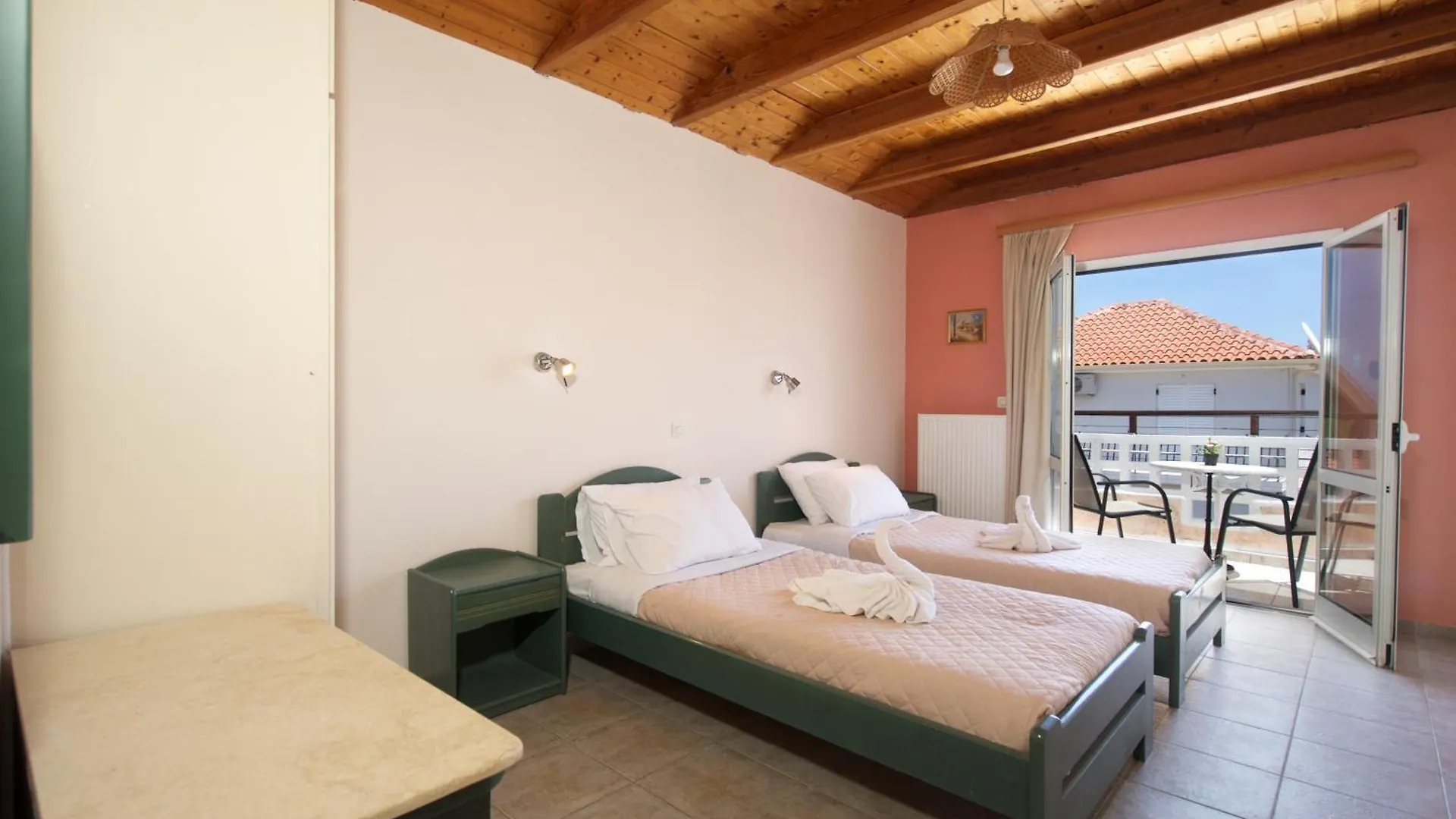 Theodora Studios & Apartments Skala  Skala (Kefalonia)