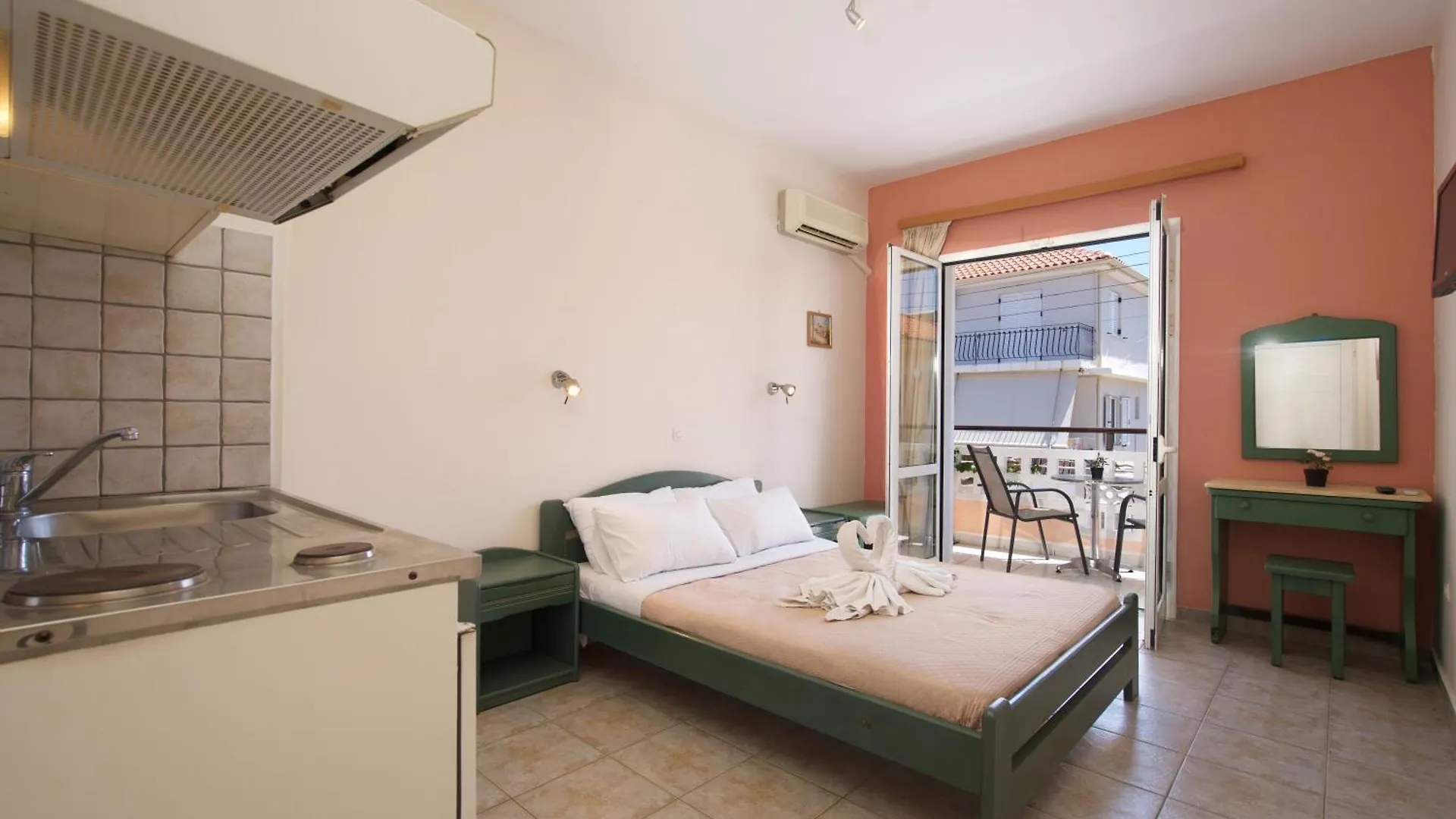 Theodora Studios & Apartments Skala