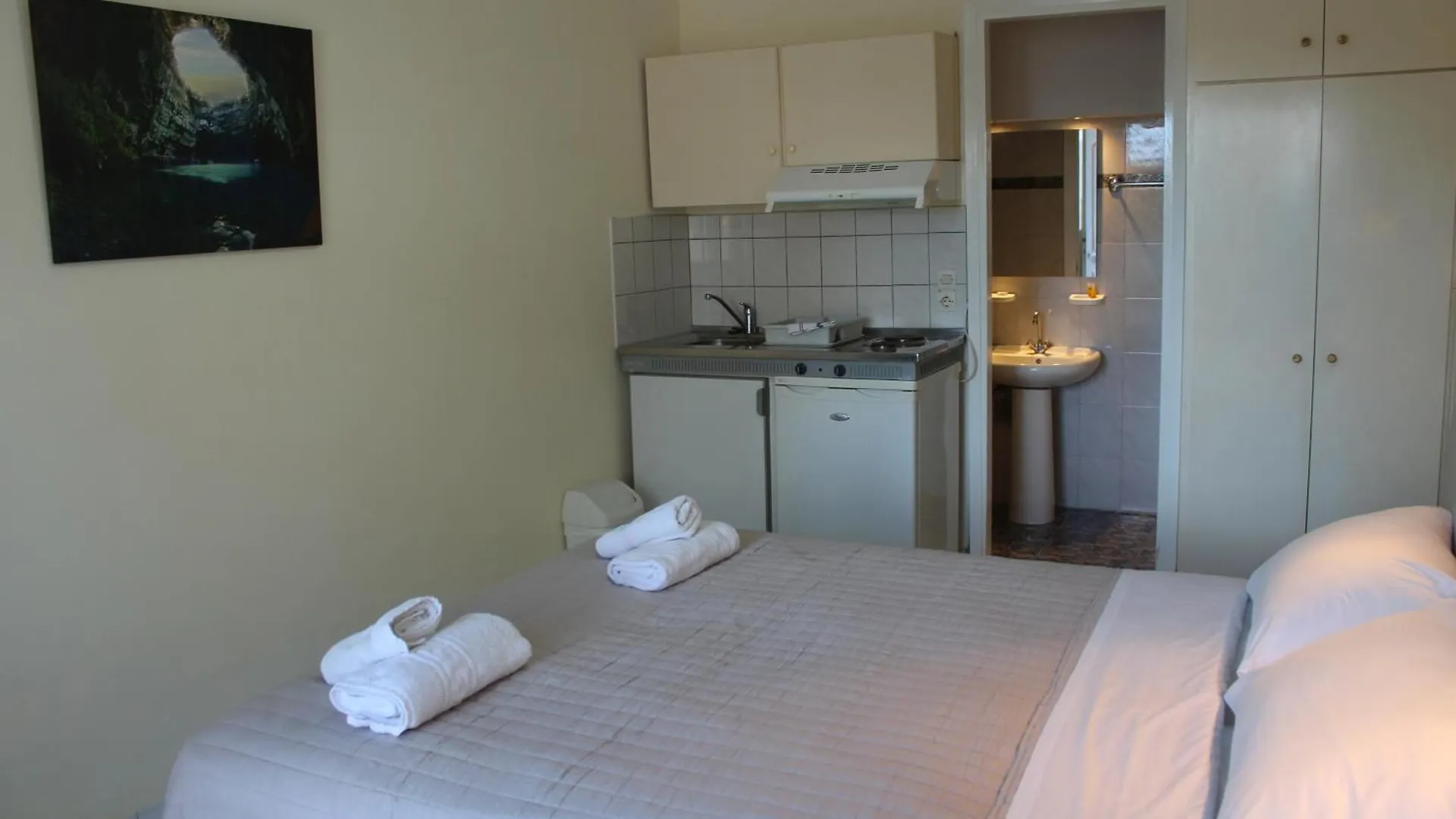 Theodora Studios & Apartments Skala   Skala (Kefalonia)