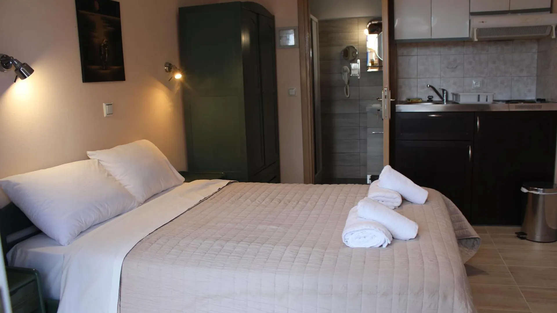 Theodora Studios & Apartments Skala