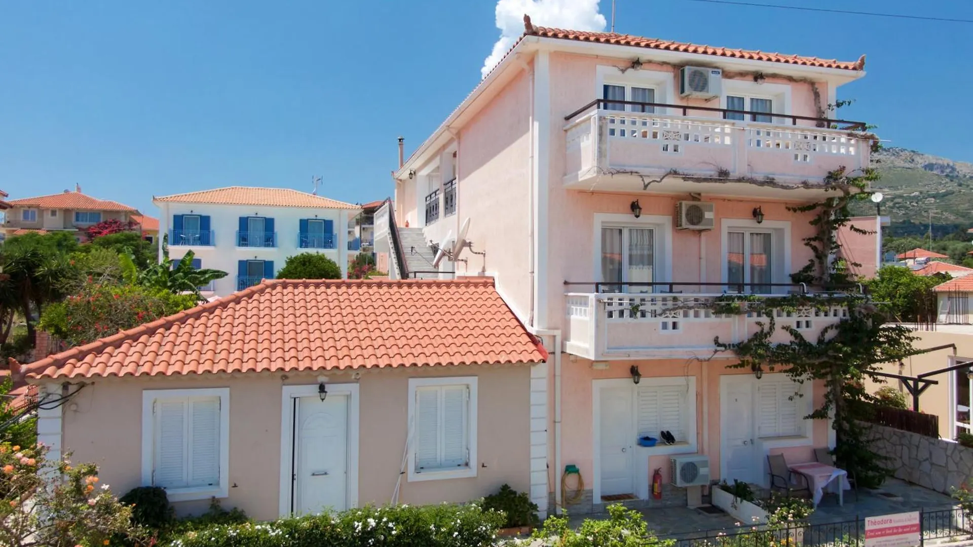 Theodora Studios & Apartments Skala  Grecia
